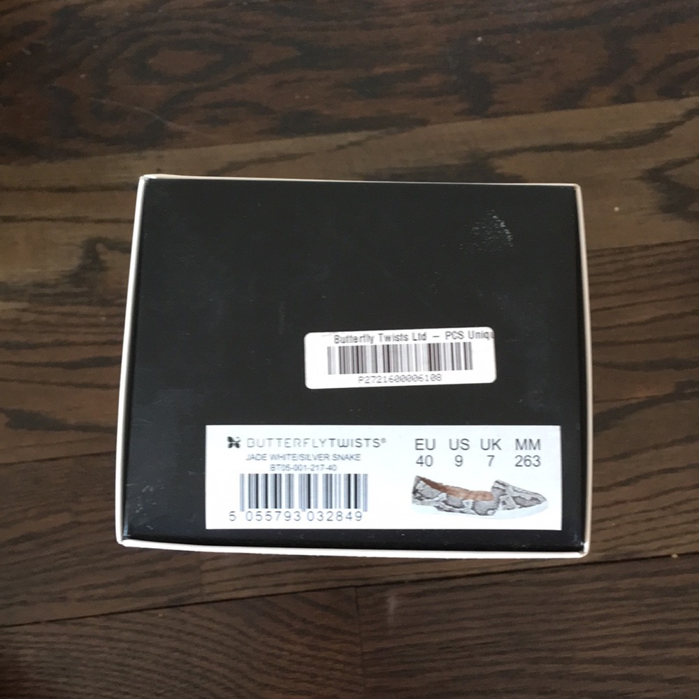 Shoes - Picture 4 of 4